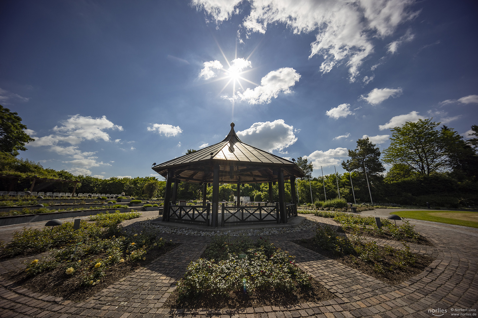 Sunny pavillon