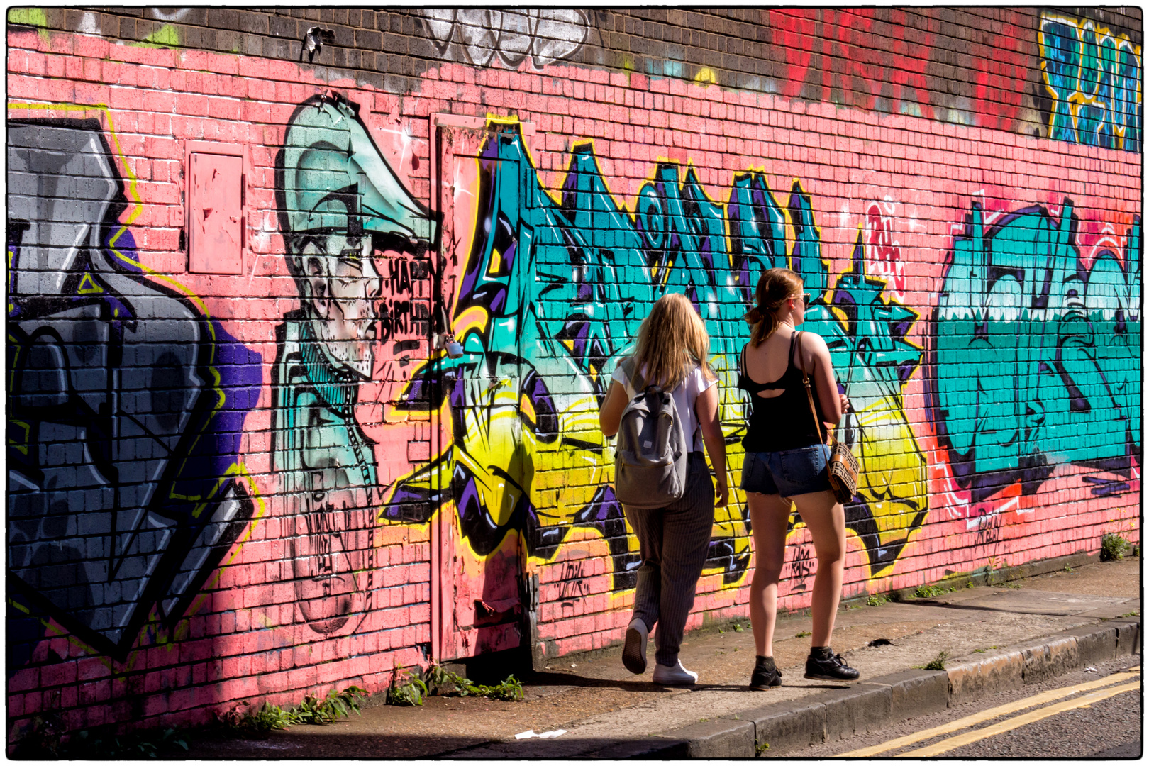 Sunny side of the street.. Foto & Bild london, outdoor, straße Bilder