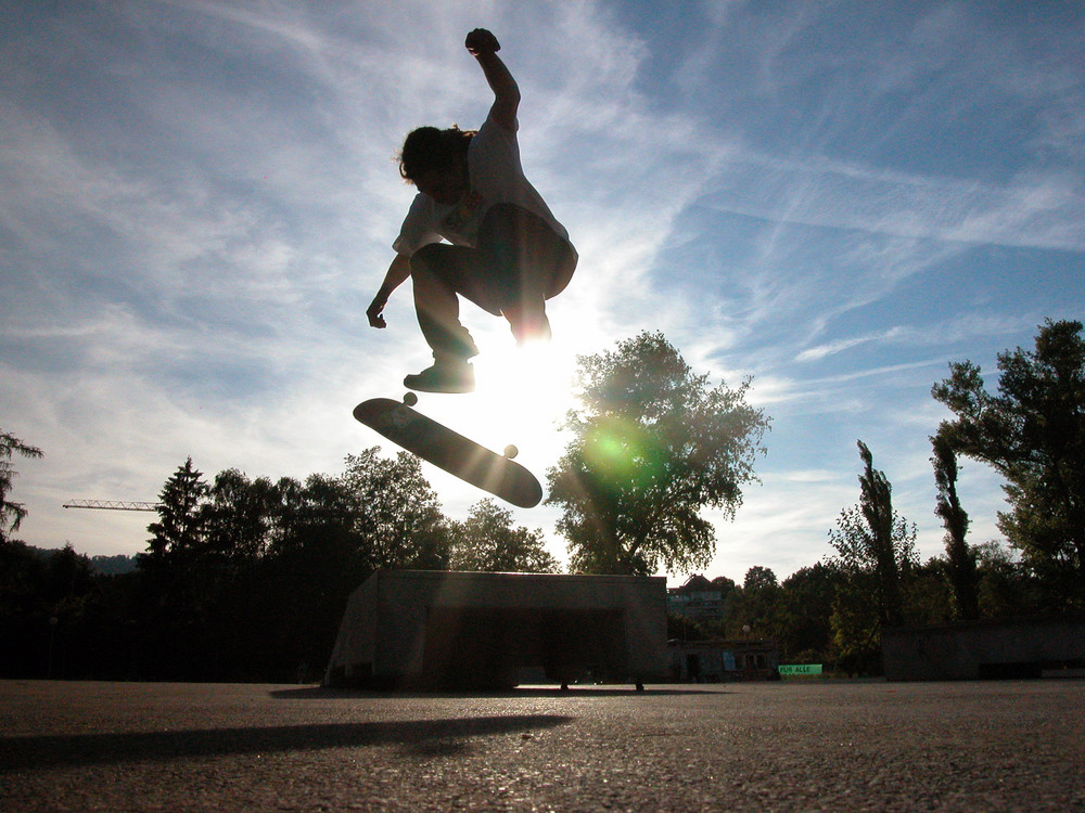 sunrise 180° kickflip