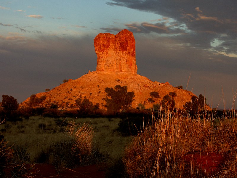 Sunrise am Chambers Pillar