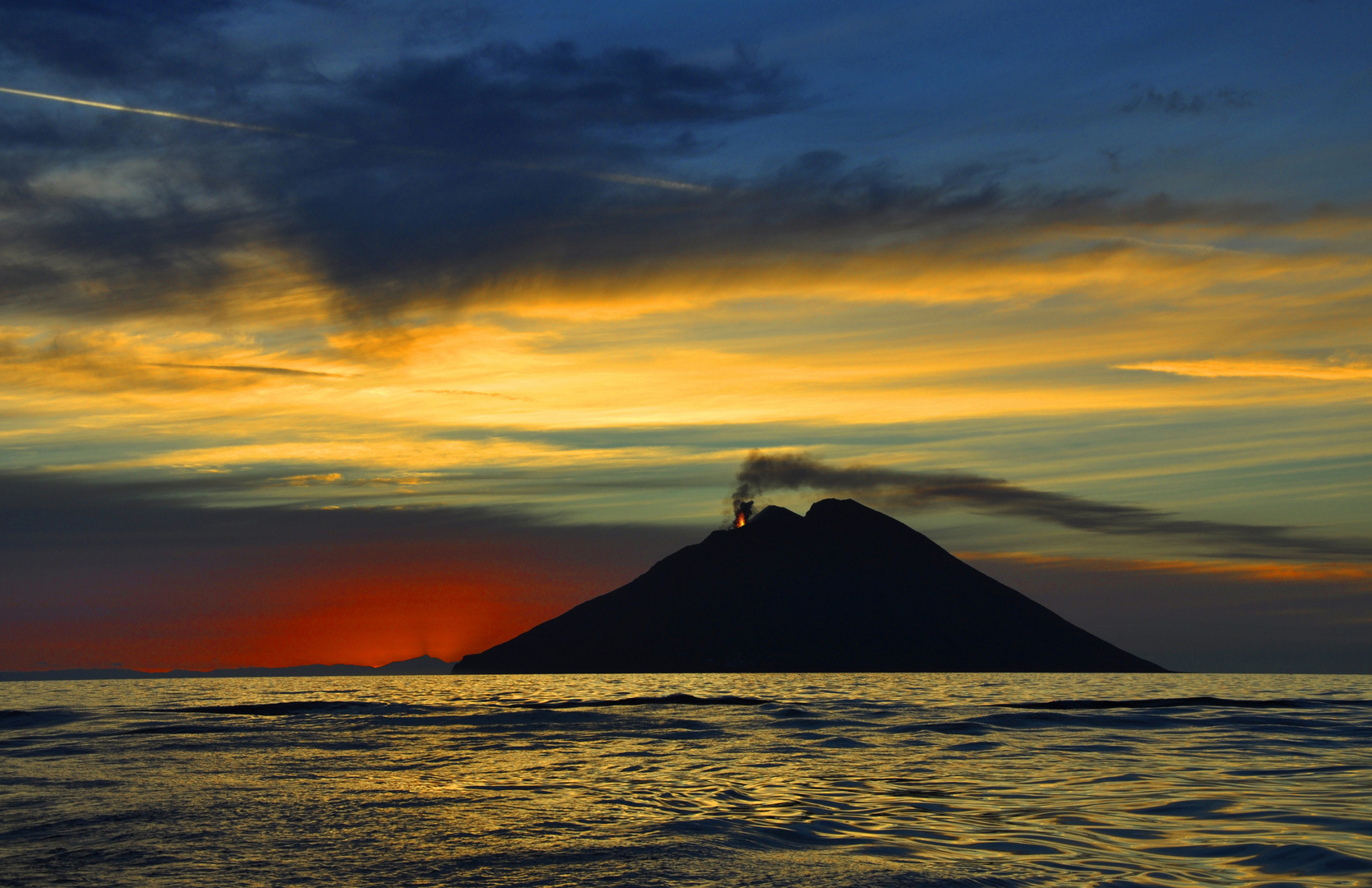 Sunrise am Stromboli