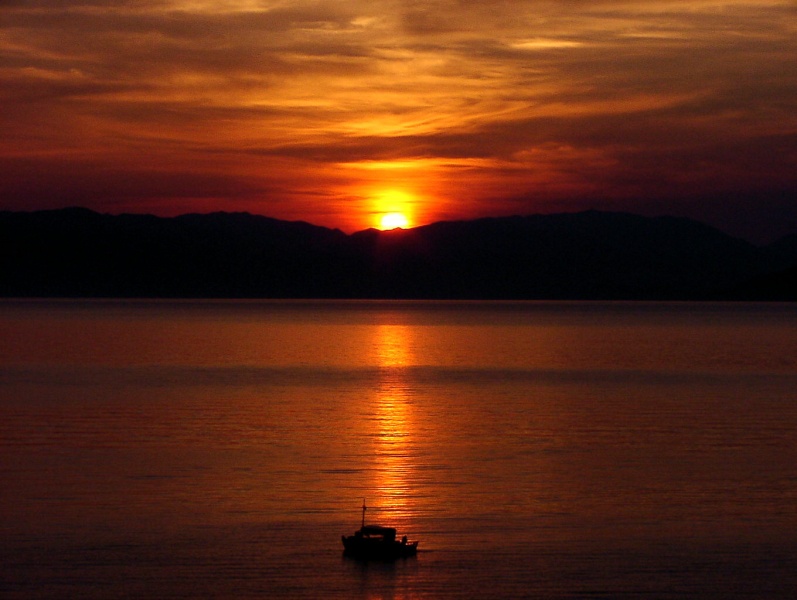 ... sunrise at corfu island ...