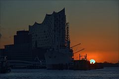 * Sunrise at the Elbphilharmonie *