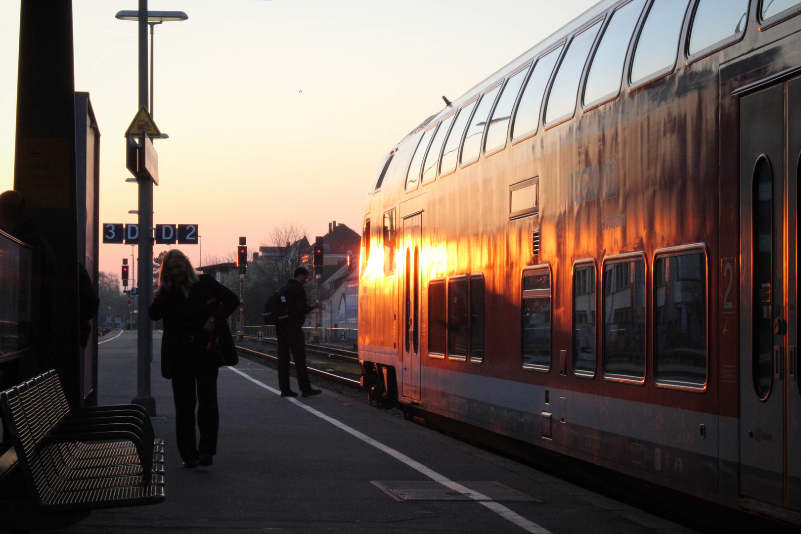 sunrise at the trainstation