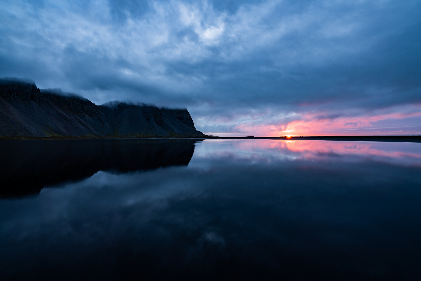 Sunrise at Vesturhorn