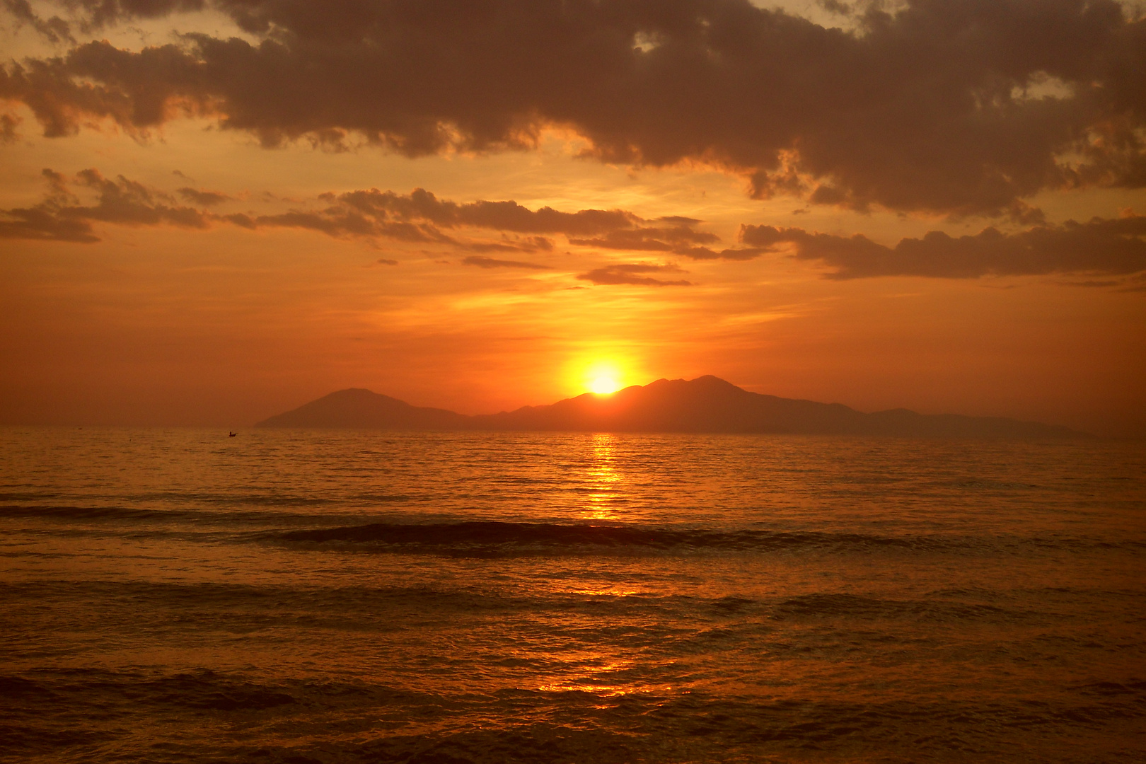 Sunrise Cua Dai Beach, South Chinese Sea - Hoi An (Vietnam)