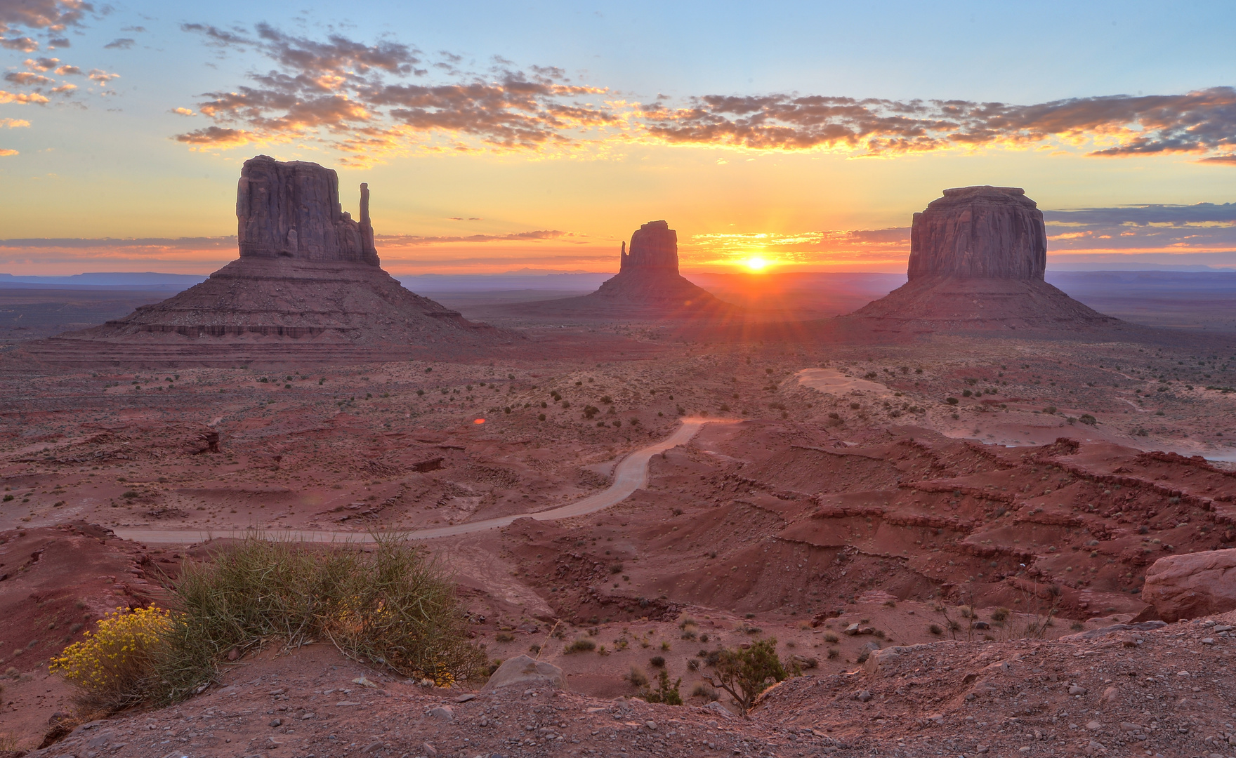 Sunrise im Monument Valley Foto Bild north america Sunrise im Monument Valley Foto Bild north america