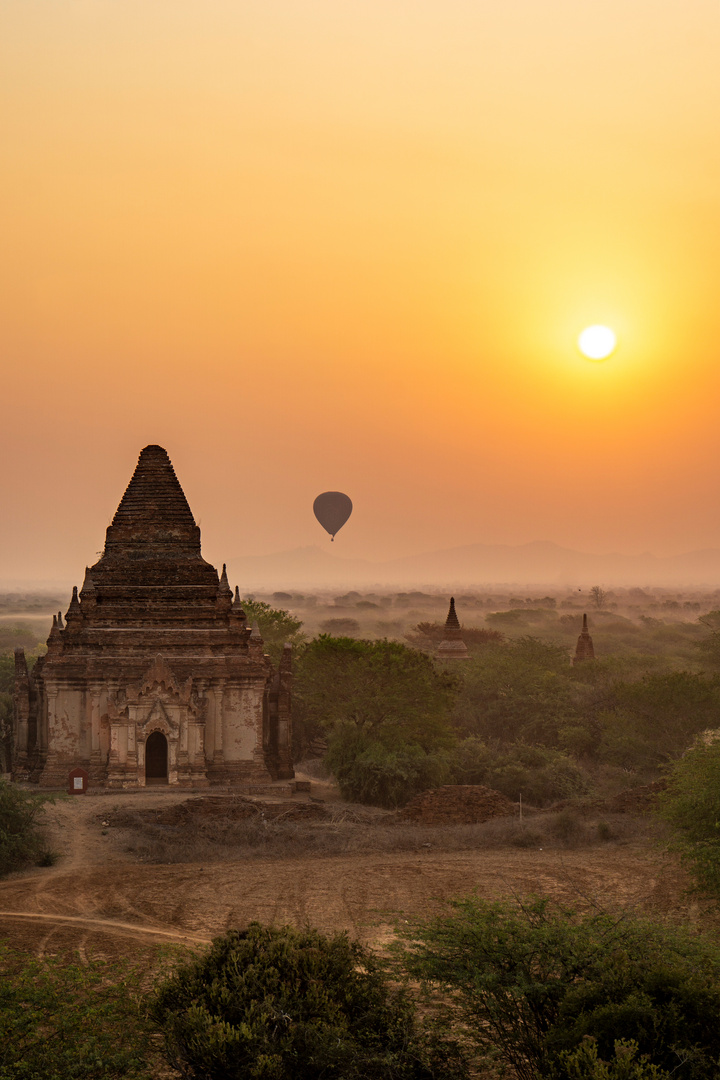 Sunrise in Bagan