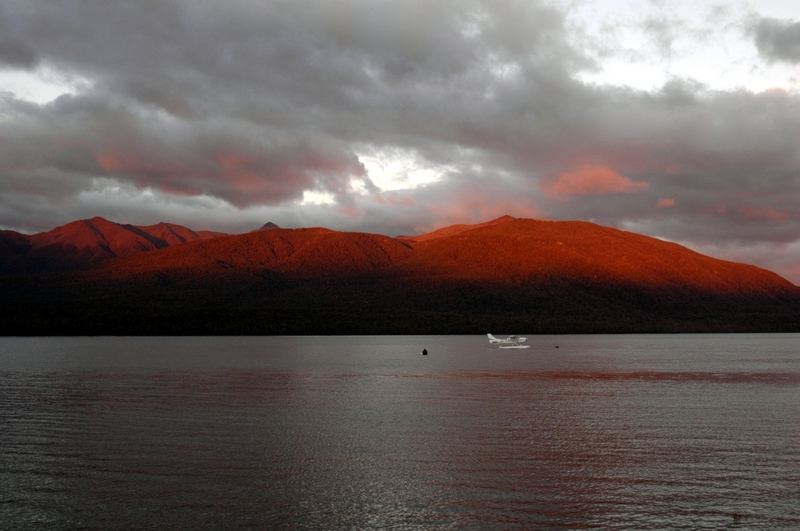 Sunrise in Te Anau_-_New Zealand