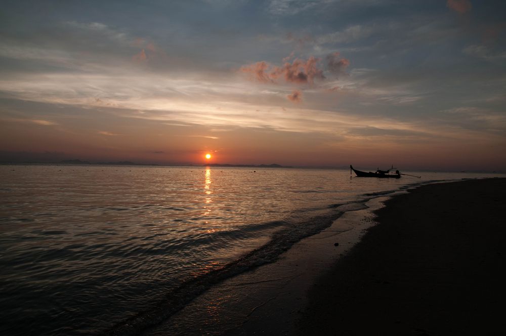 Sunrise on Ko Lao Liang