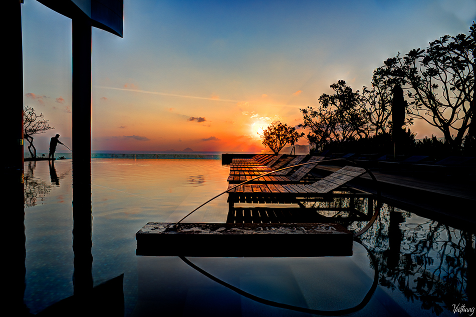 Sunrise on Sheraton pool in Nha Trang