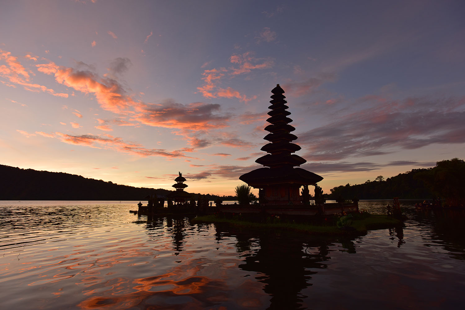 Sunrise over Pura Ulun Danu Bratan