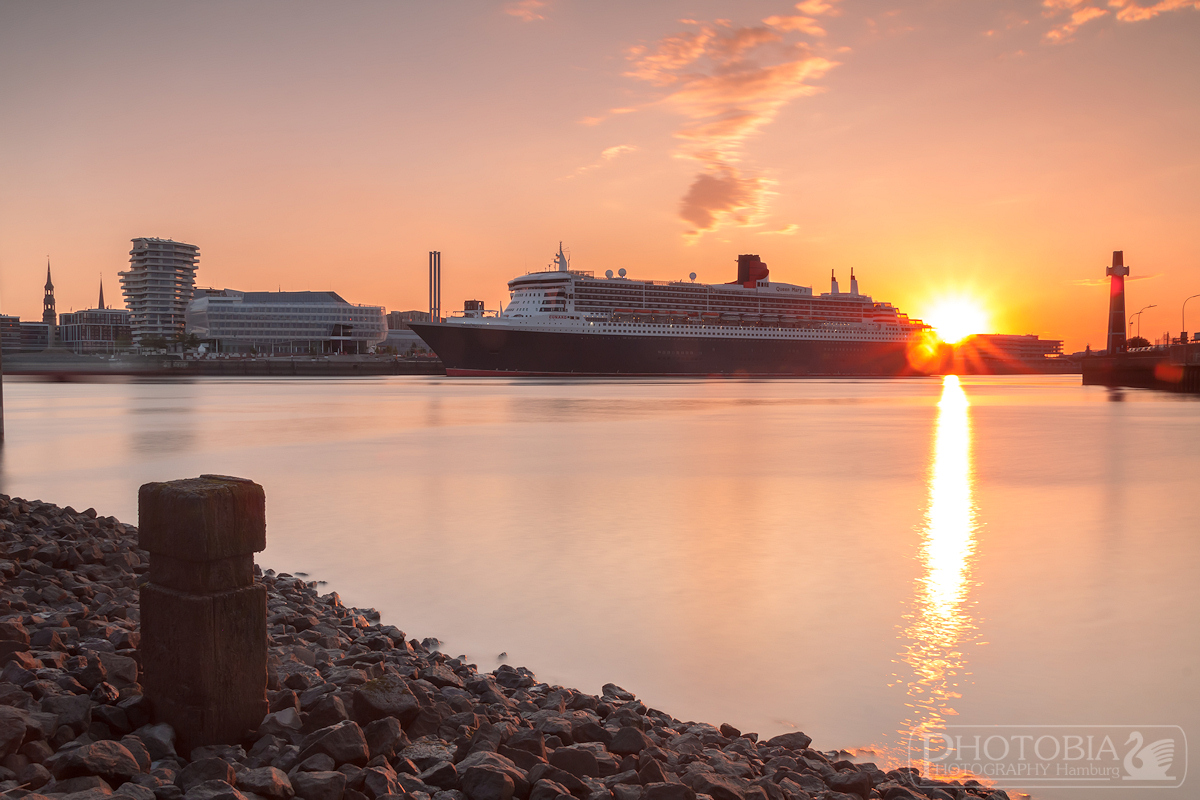 Sunrise Queen Mary 2