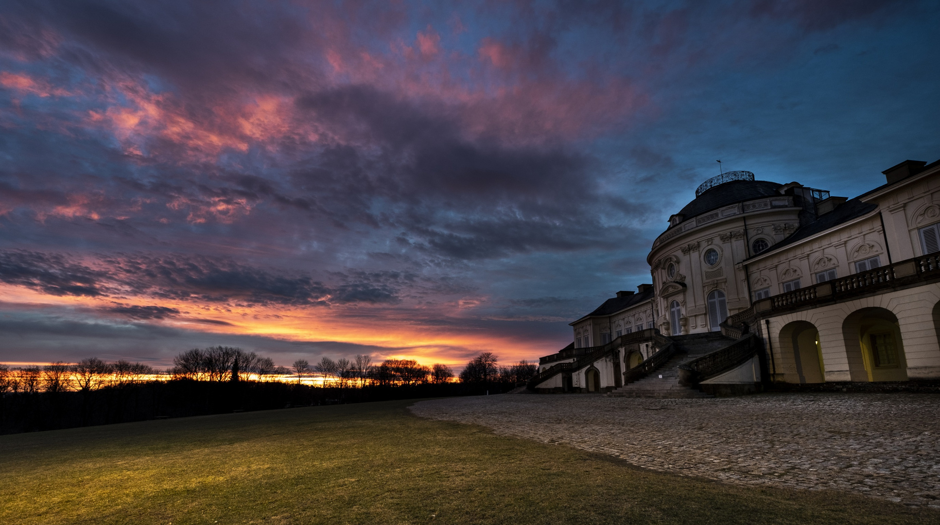 Sunrise Schloß Solitude