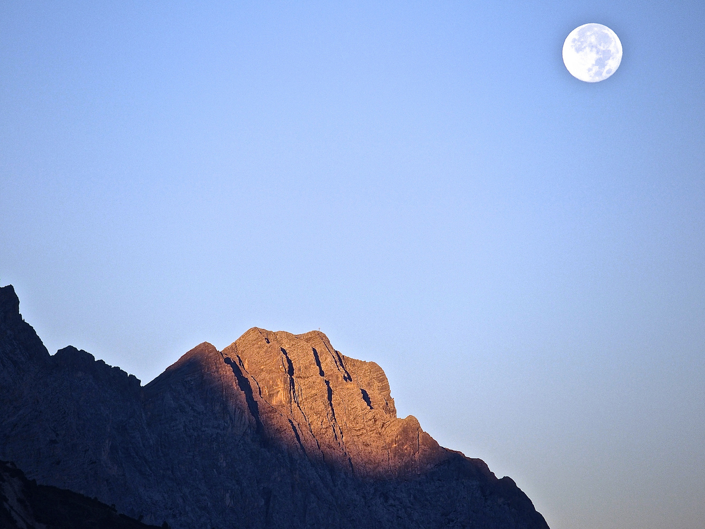 Sunrise vs. Moondown