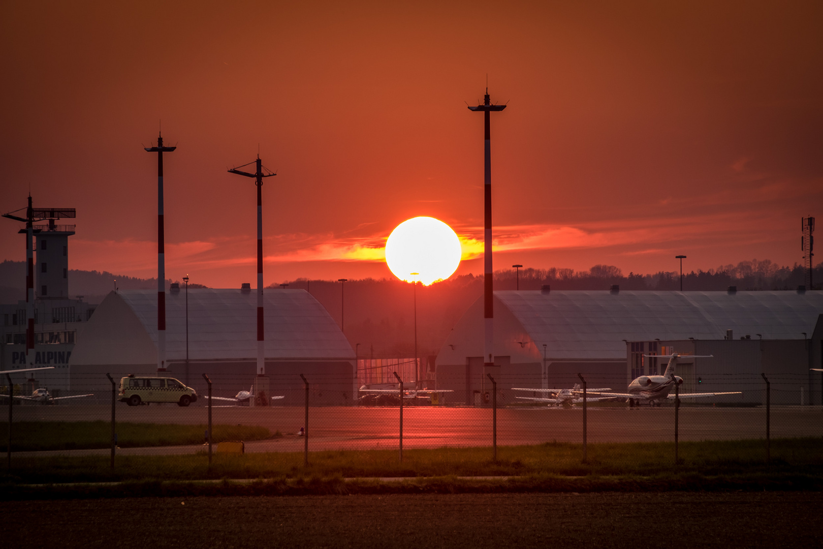 SUNSET am Blue Danube Airport Linz