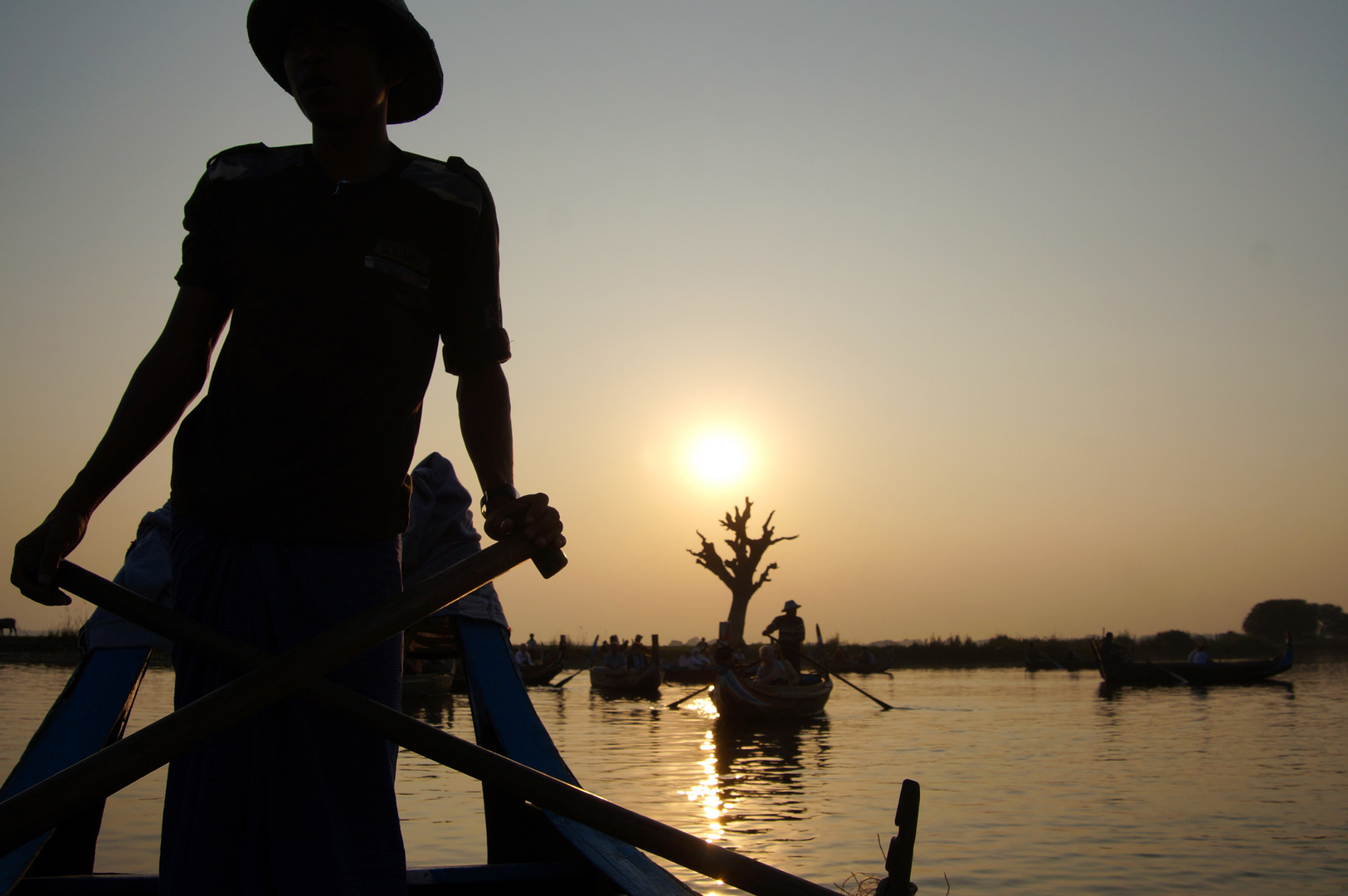 Sunset am Taungthaman-See Myanmar.