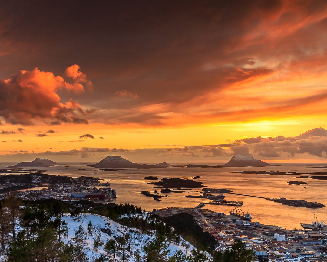 sunset and Florø - the best city of norway ;)