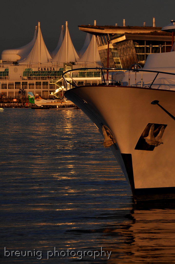 sunset at coal harbor vancouver