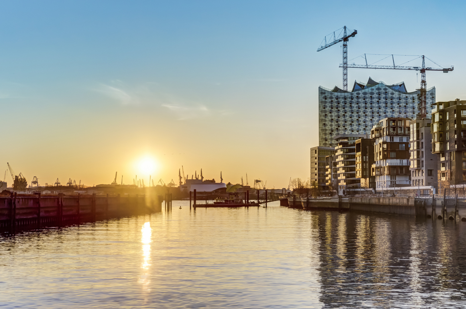 Sunset at Hafencity in Hamburg 02