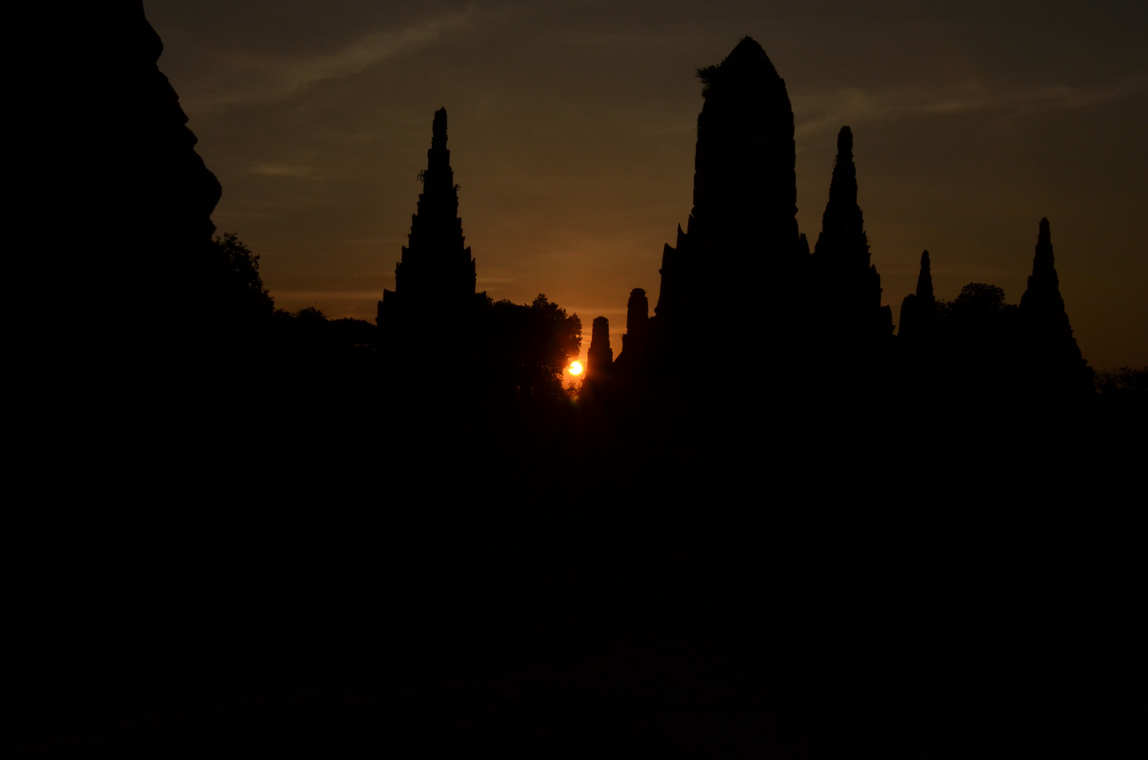 Sunset at Wat Chaiwatthanaram