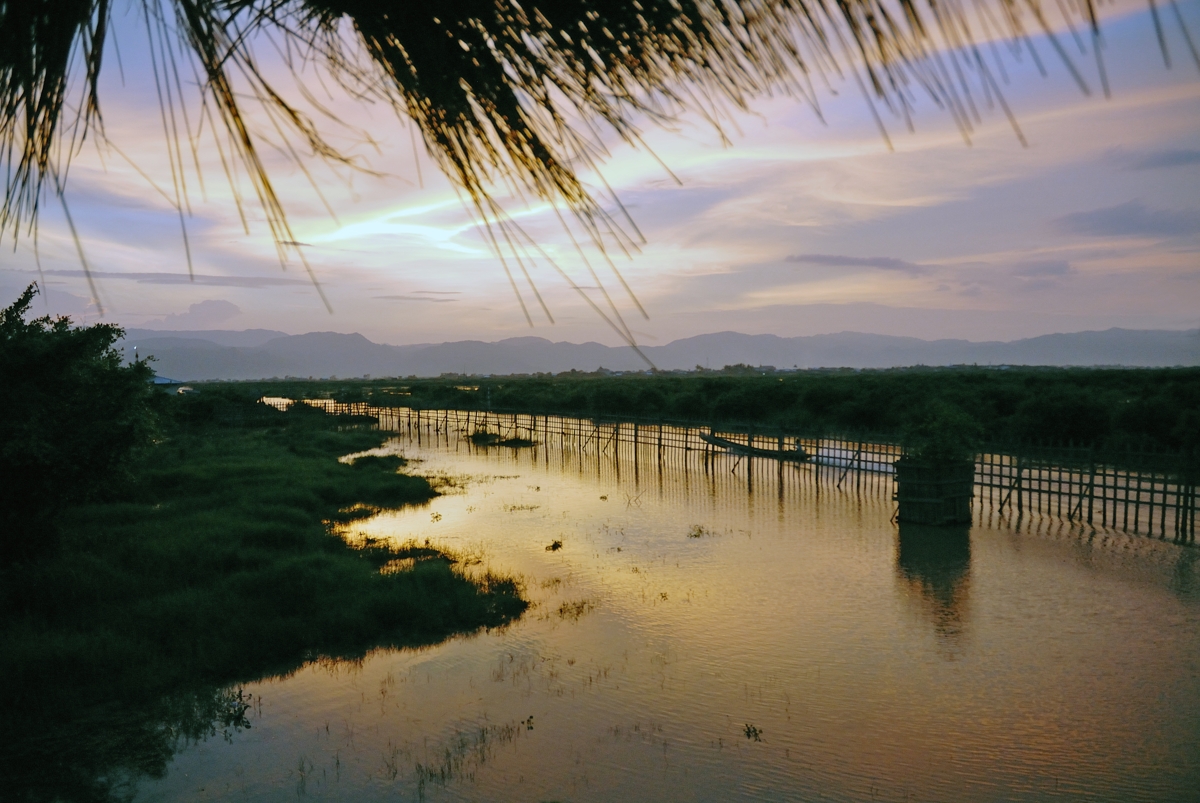 Sunset atmosphere at the Inle Lake