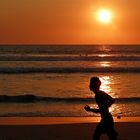 Sunset auf Bali mit Jogger