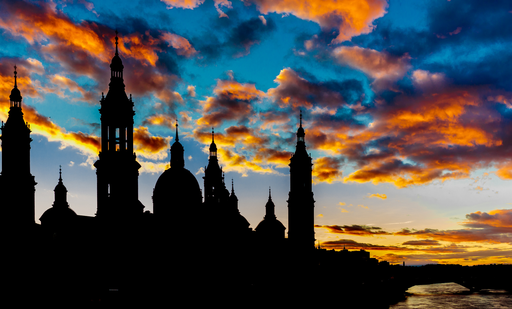 sunset basilica del Pilar, Zaragoza