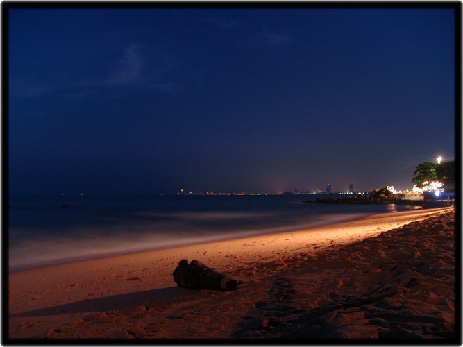 Sunset Beach bei Nacht