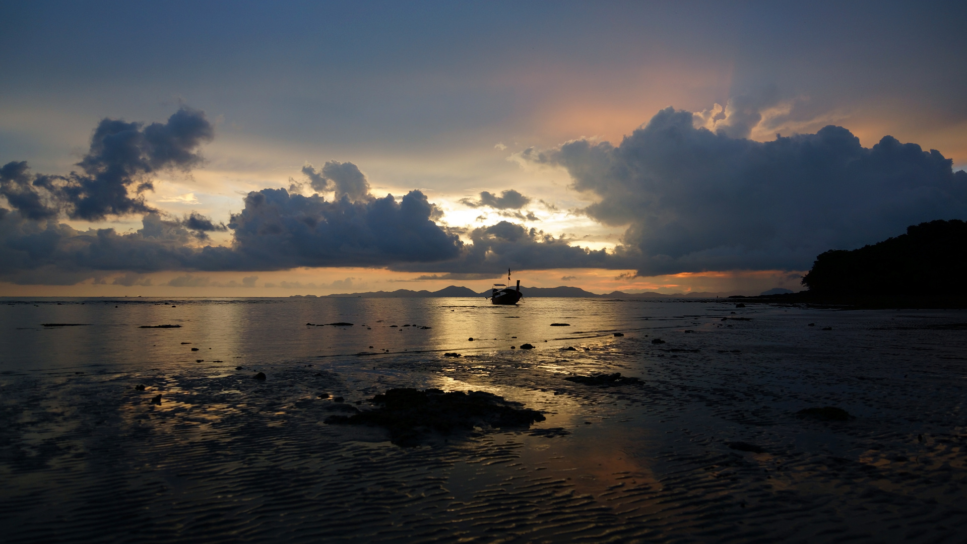 Sunset Beach Khao Lak, Thailand