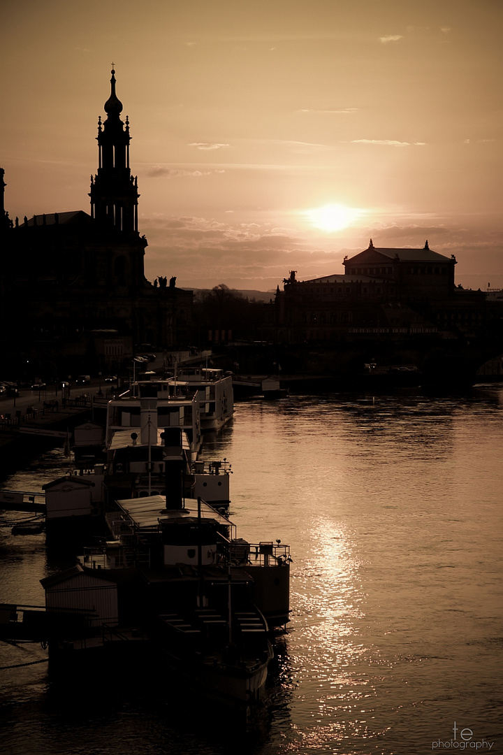 Sunset Dresden, Terrassenufer