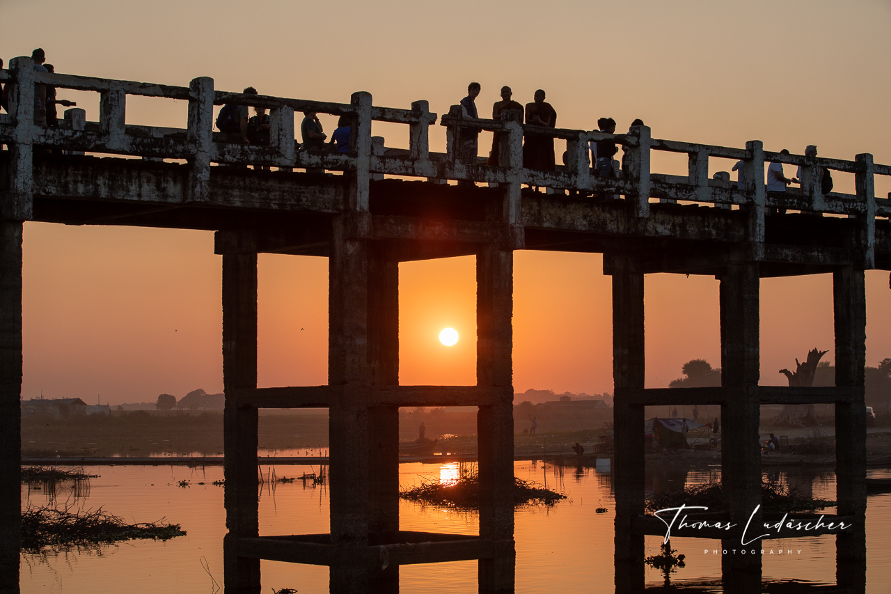 Sunset hinter der U-Bein Bridge in Amarapura, Myanmar