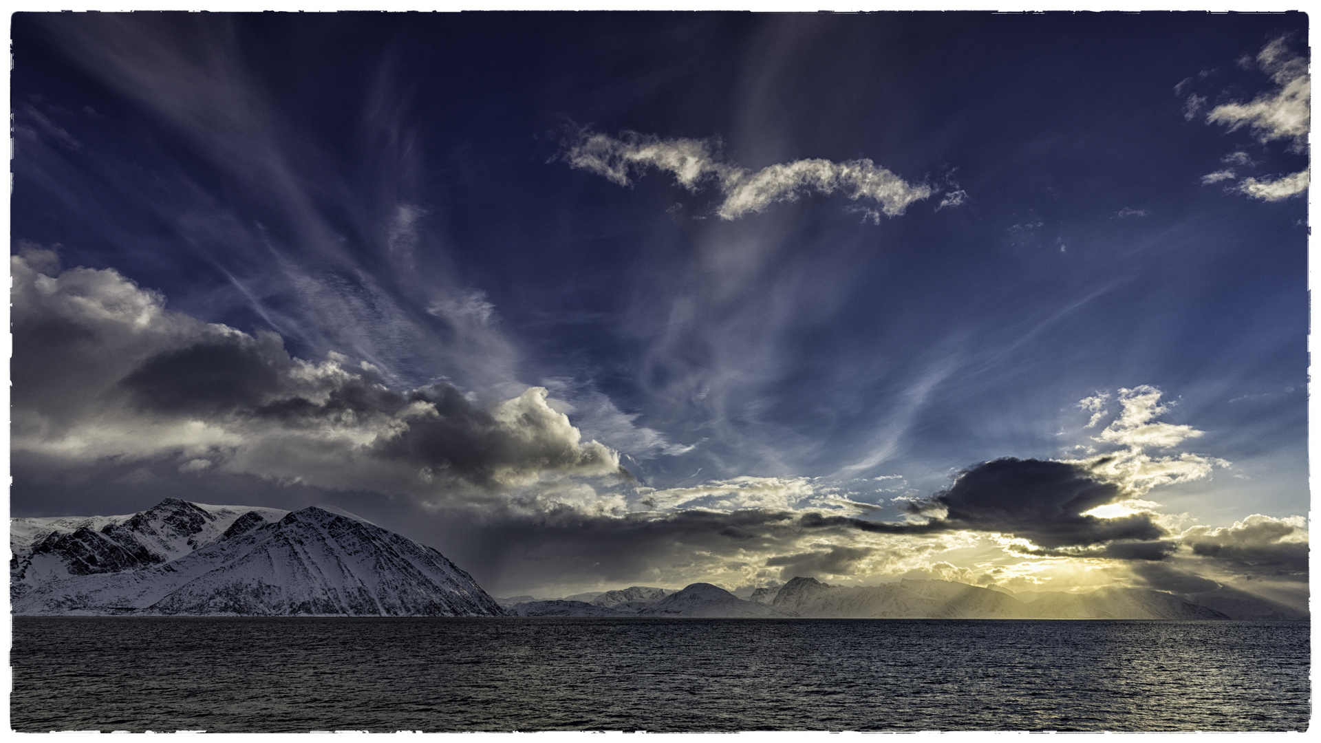 sunset hinter Hammerfest-Wolkenadler