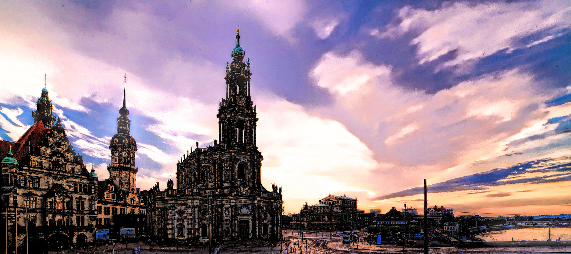 Sunset Hofkirche in Dresden .....