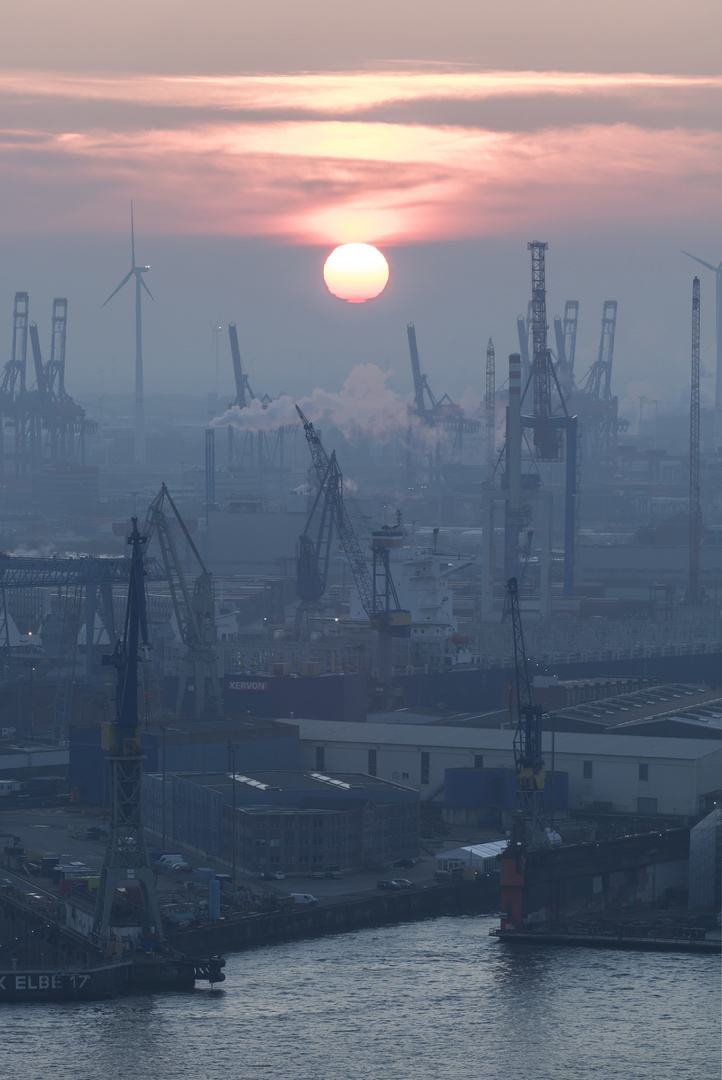 Sunset im Hamburger Hafen 