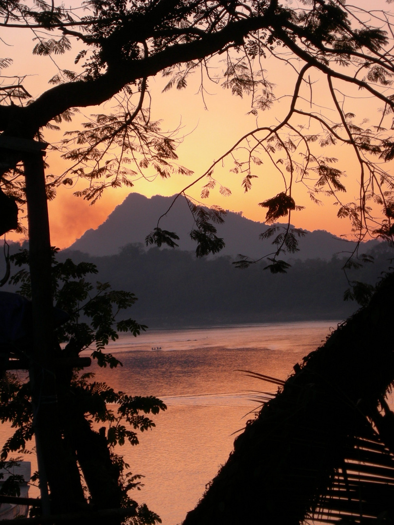 sunset luang prabang