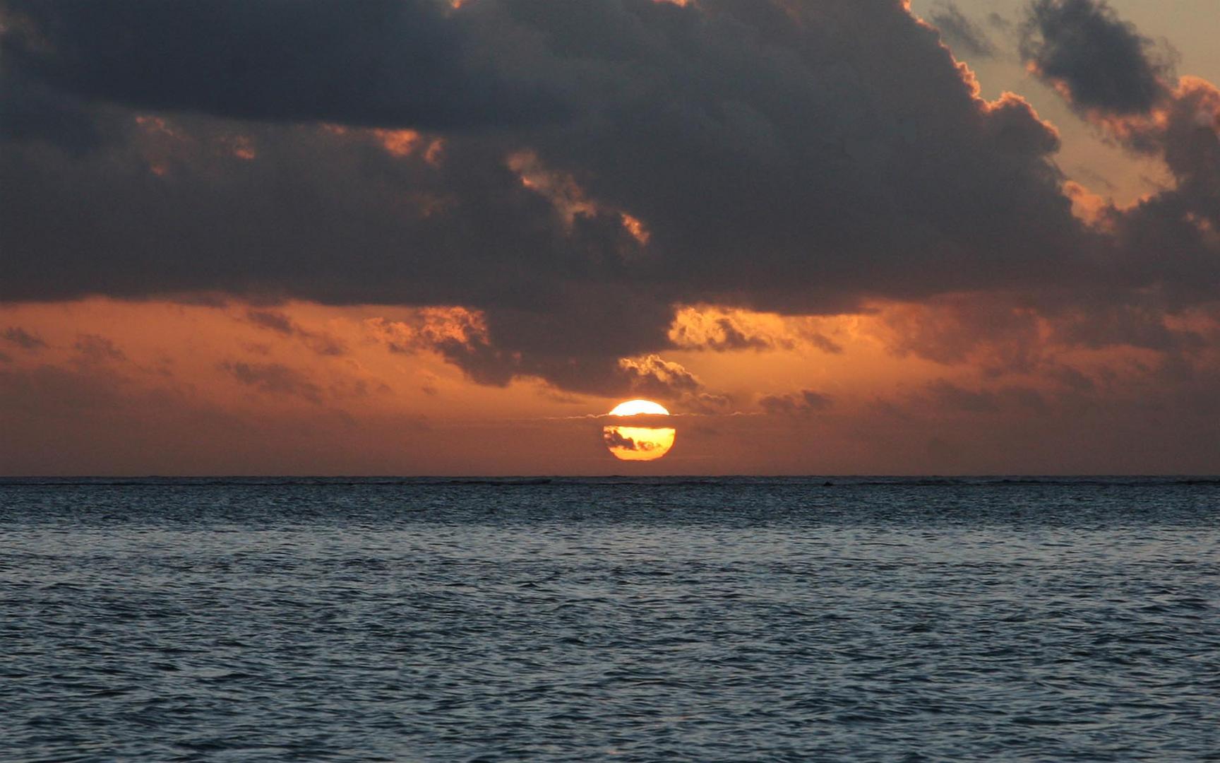 Sunset on Aitutaki, Cook Islands / CK 