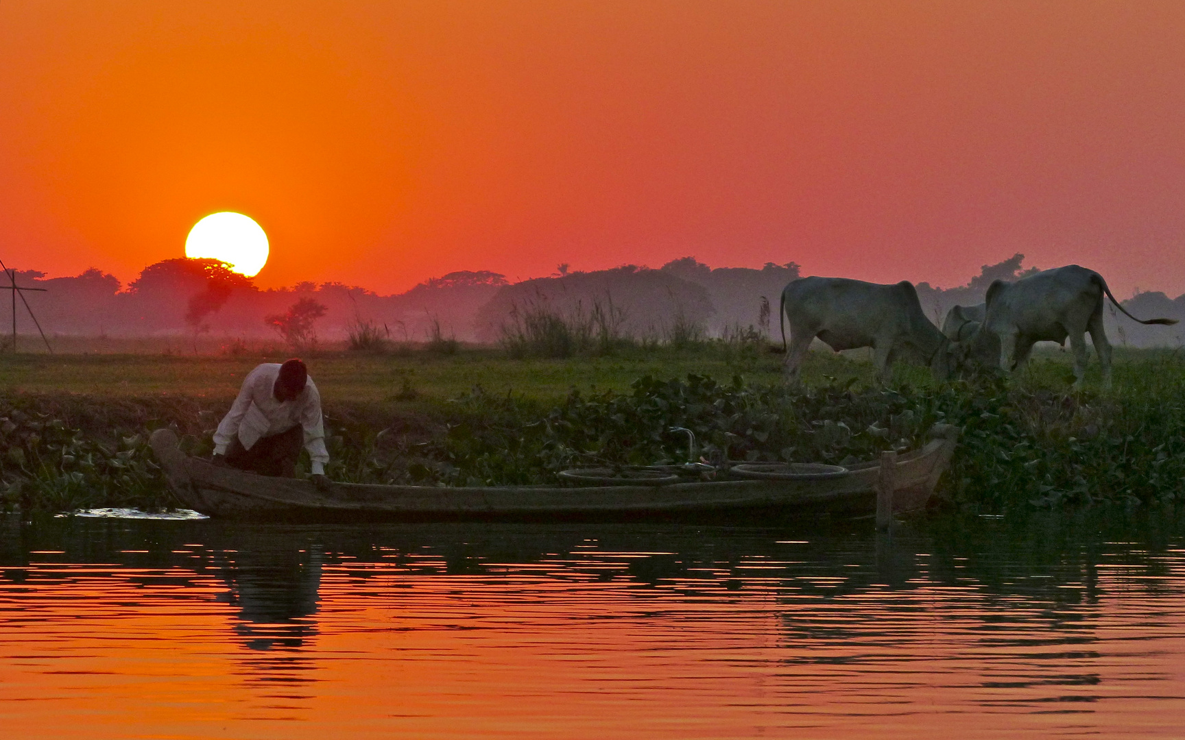 Sunset over the Thaungthaman-See