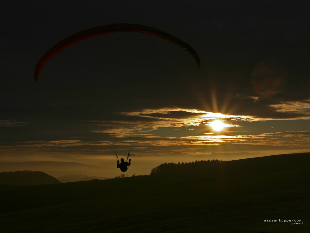 Sunset Paragliding auf der Wasserkuppe (Rhön)