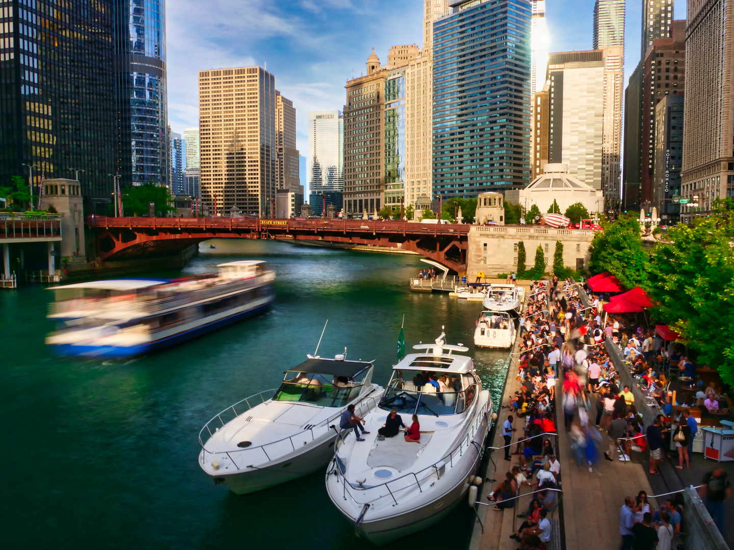 Sunset Party am River Walk Chicago