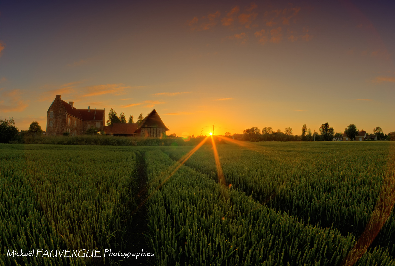 Sunset sur le manoir de l'estracelles