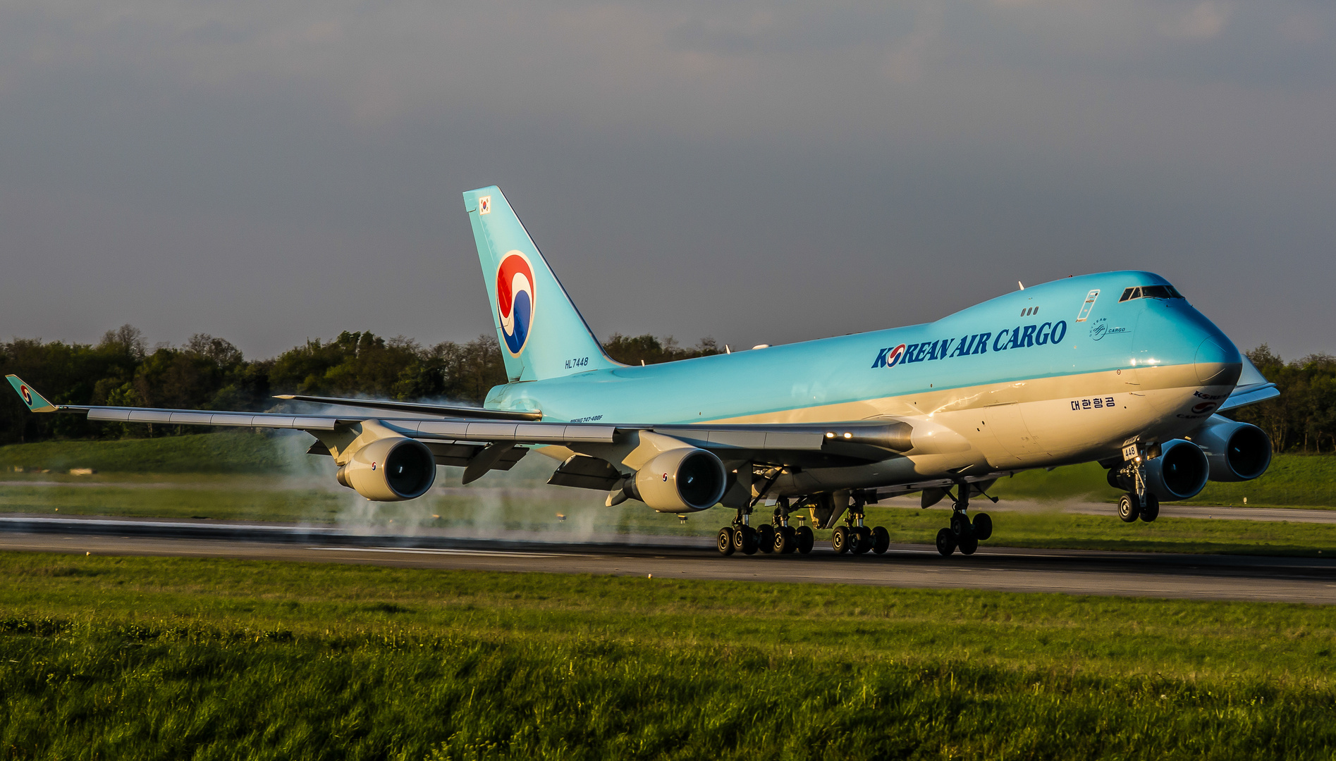 Sunset Touchdown 747