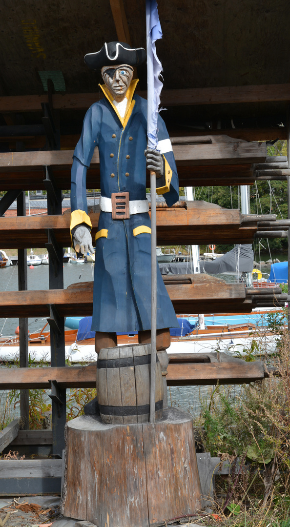 Suomenlinna, the captain statue