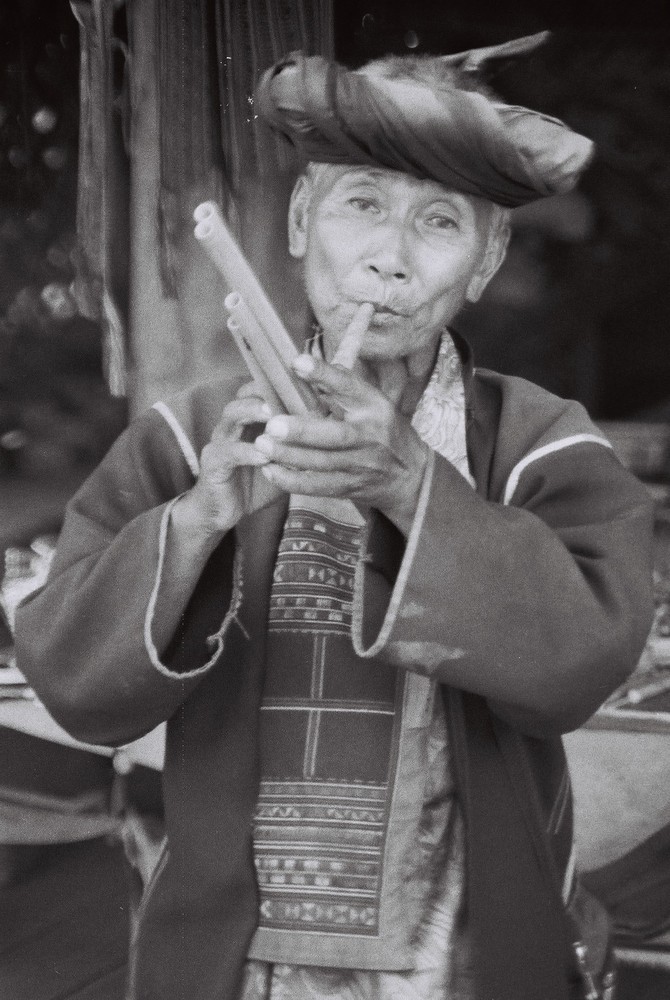 SUONATORE CON CAPPELLO