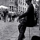 SUONATORE DI GIRONDA /  HURDY GURDY PLAYER