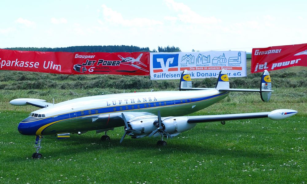 Super Constellation am Boden