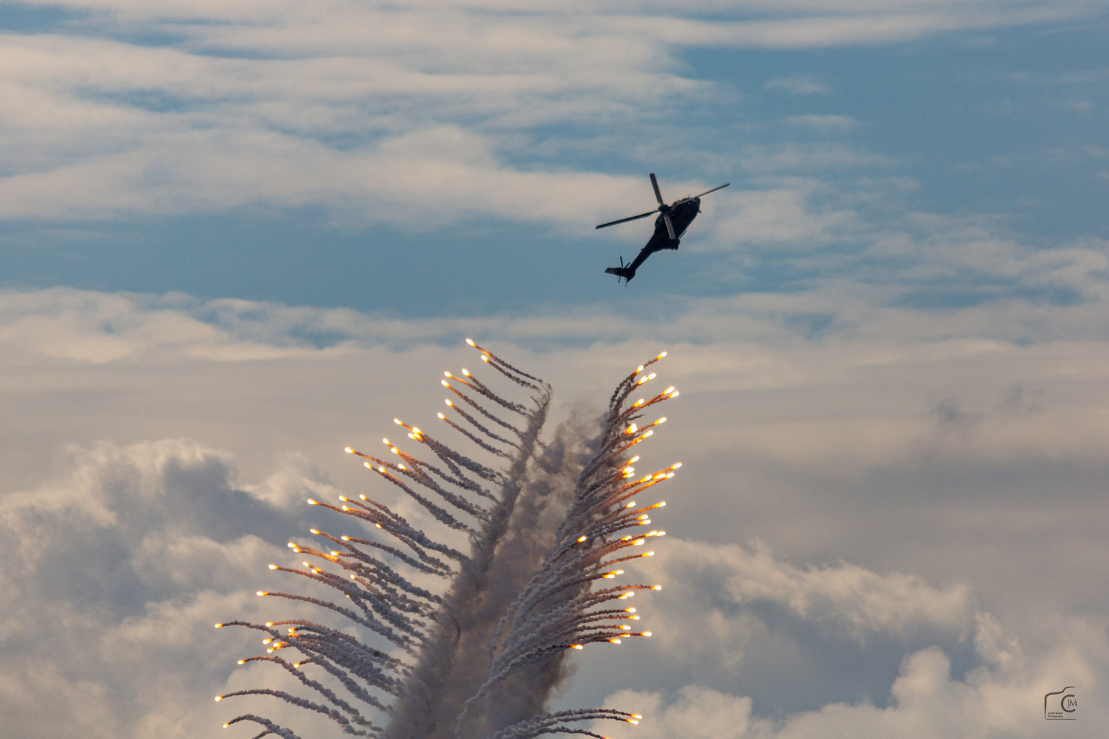 Super Puma mit Feuerwerk