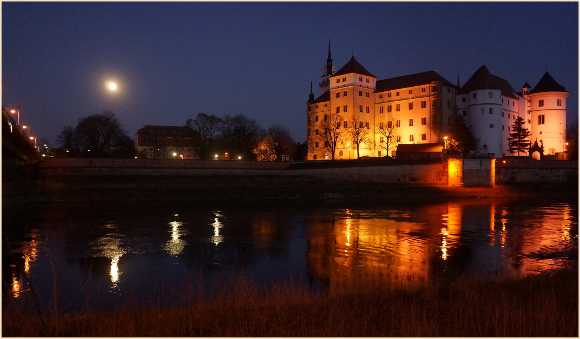 Super-Vollmond mit Schloß Hartenfels