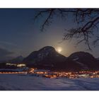 Super-Vollmond über den Bergen