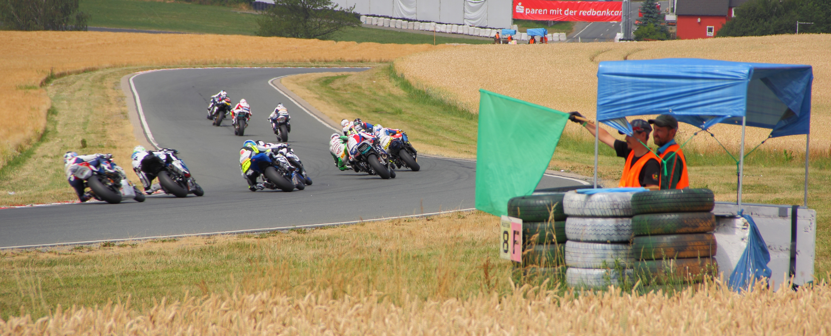 Superbike IDM Schleiz - Streckenposten bei der Arbeit